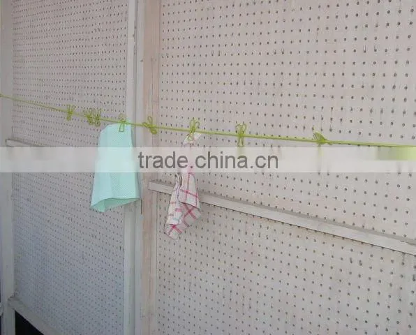 The green elastic clothes line with clips
