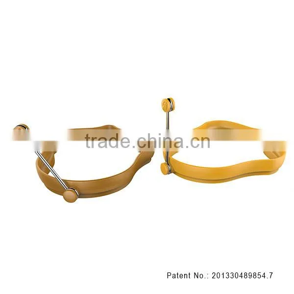 Silicone squirrel-and-pinecone fried egg ring