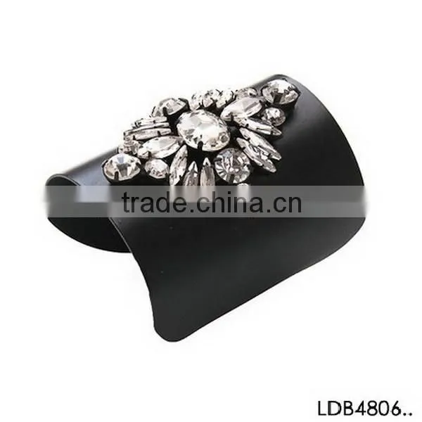 Gun meatal crystal flower cuff initial popular bangle set alibaba China