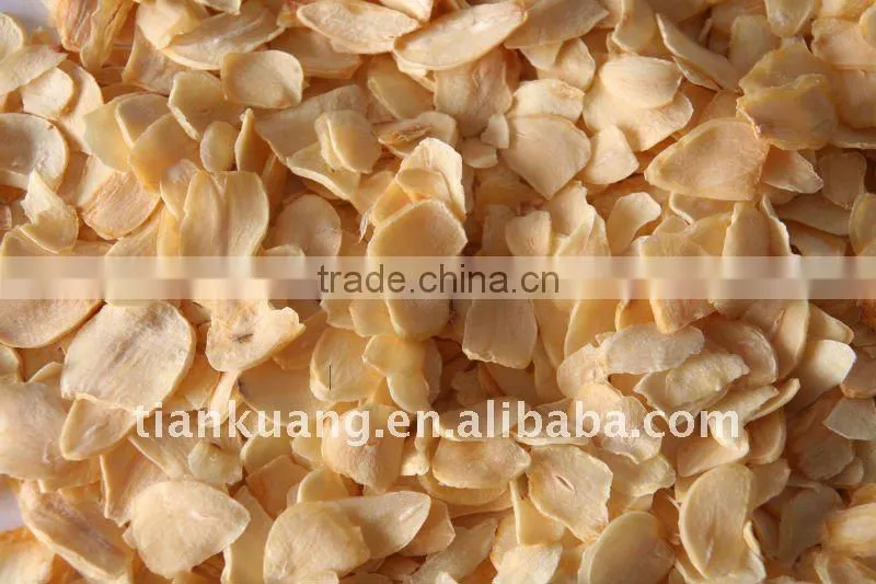 dehydrated garlic flakes