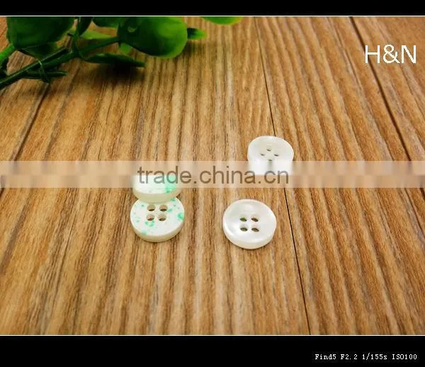 18L plane 4 hole pearl effect shirt button