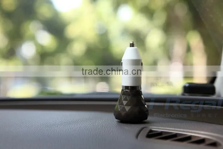 2.1A + 3A Dual USB Car Charger 2 port charge for iPad for iPhone 5s 4s 4 Phone / PDA / Mp3 / Mp4 for samsung