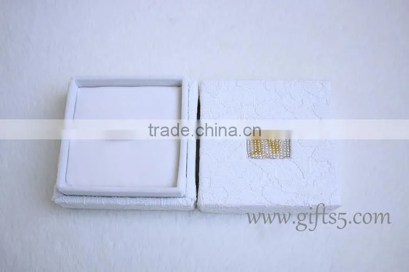 Luxury fancy unique white wedding rings jewellery box with beaded name plate of N
