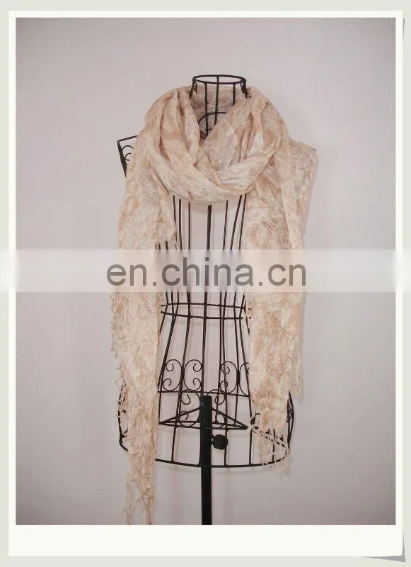 Ladies' long shawl with paisley
