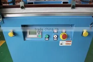 Pillow compressing and sealing packing machine