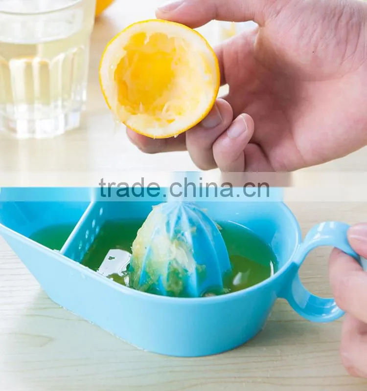 Wholesale popular best quality manual plastic portable squeezer for sale