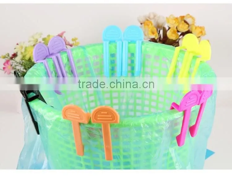 Plastic garbage bag non slip clip