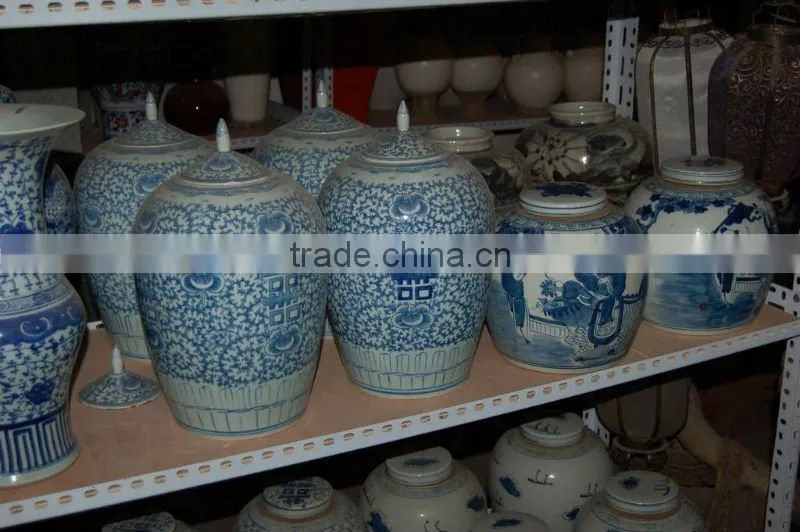 Chinese antique blue and white porcelain Jar