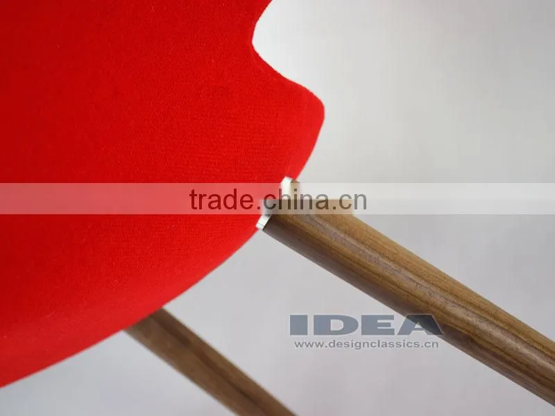Replica Eero Saarinen Organic Chair - Red Fabric