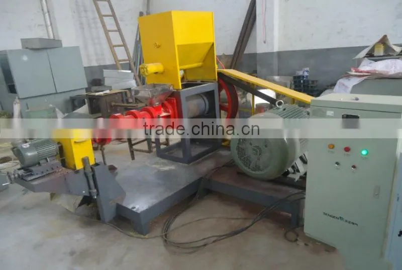Sold worldwide in stock chicken feed pellet machine
