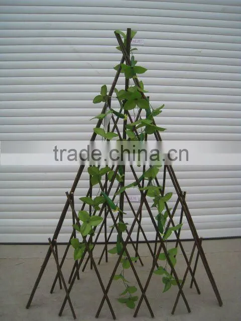 Natural Willow Expandable garden trellis