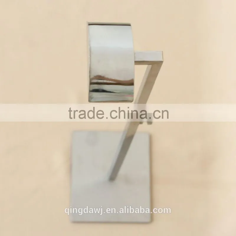 QD-H28 High quality sample metal rack for bags suits display