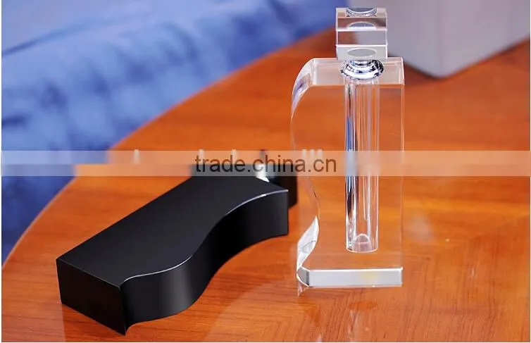 Wholesale beautiful brand custom crystal glass perfume bottle for gift