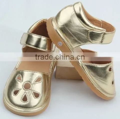 Low MOQ high qualtity music toddler wholesale squeaky shoes