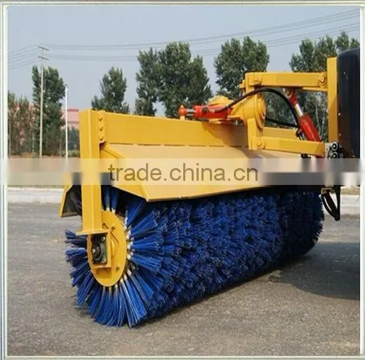 Cylindrical forklift attachment roller brush