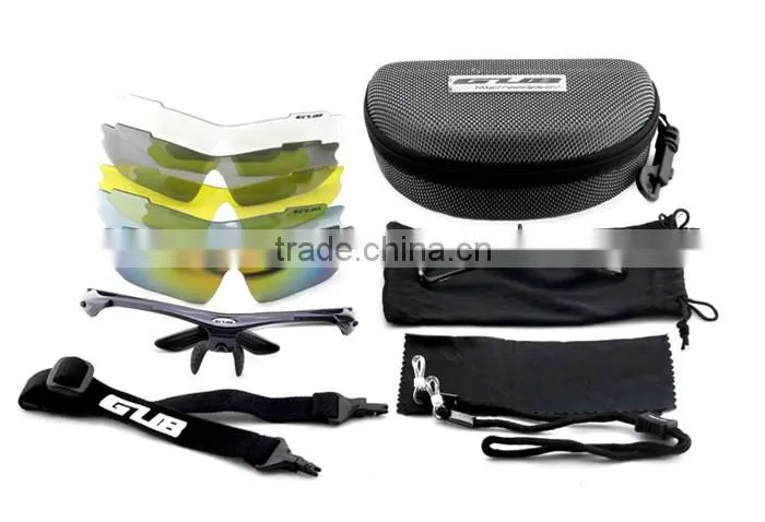 Robot modeling sport ski goggles
