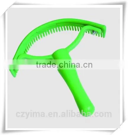 plastic horse sponge massage brush with rainbow strap