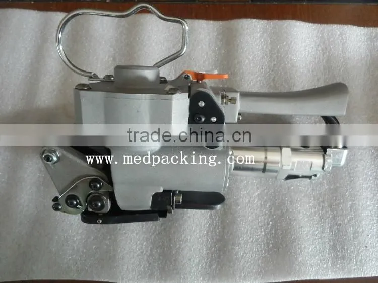 Handheld pneumatic PET strapping machine