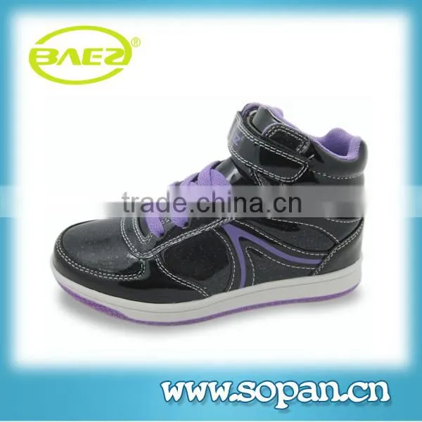 China latest hot selling kids sports shoes