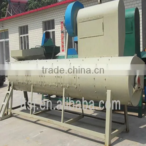 Beverage bottles label removing machine