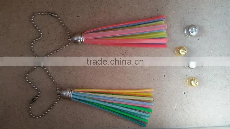 2016 promotional customized reflective tassel keychain EN13356