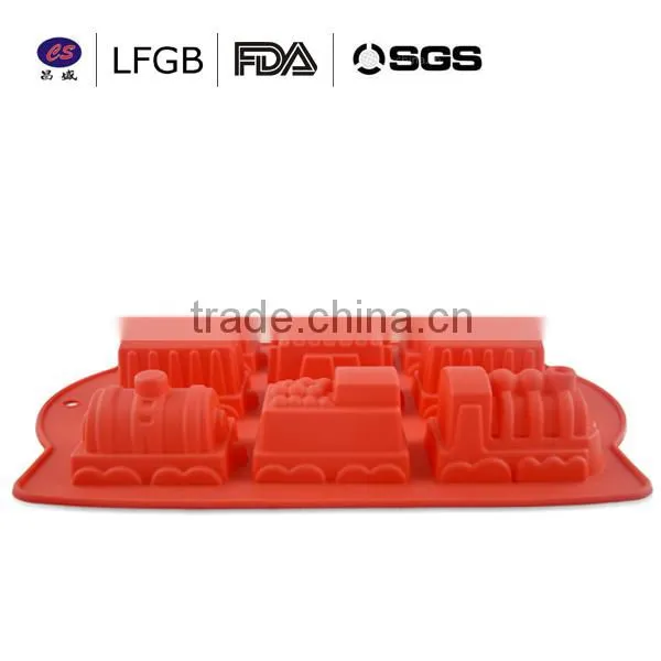 2014 attrictive design fashionable train shape silicone cake molds
