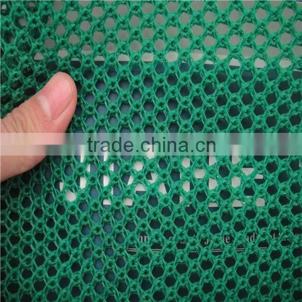 foldable windbreak net with eyelets and rope
