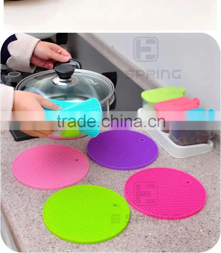 Cute non-slip kitchen utensils silicone hot pot pad