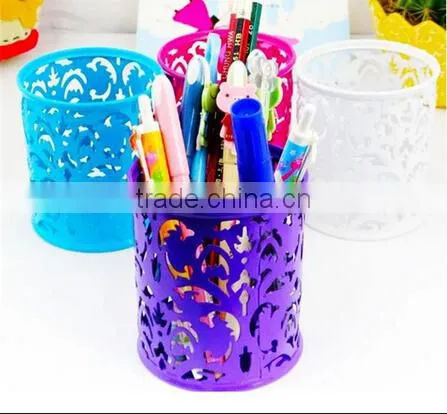 Hollow Metal Pen Stand