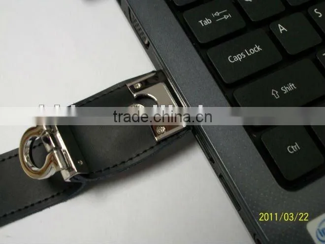 Engraved logo in leather usb disk