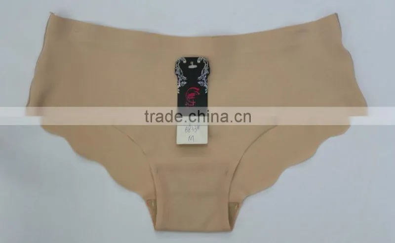 pictures of girls without women underwear