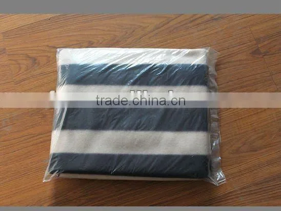 100% polyester fleece waterproof travell fleece blanket with carry handle