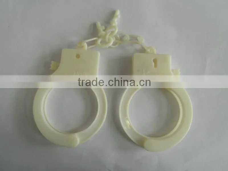 plastic handcuff