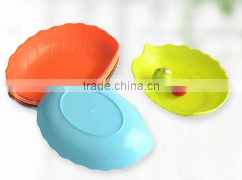 Insulated functional plastic serving tray in set