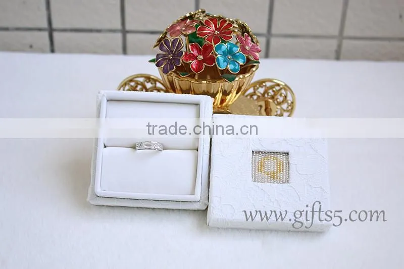New arrival wholesale wedding ring box jewelry boxes with beaded name plate of Q