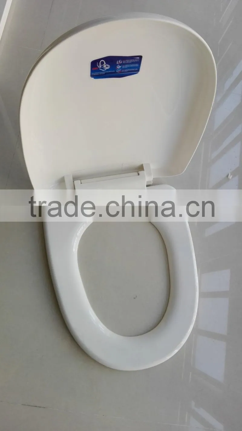 FG830PP- lamosa raised flushable toilet seat cover in White bathroom set