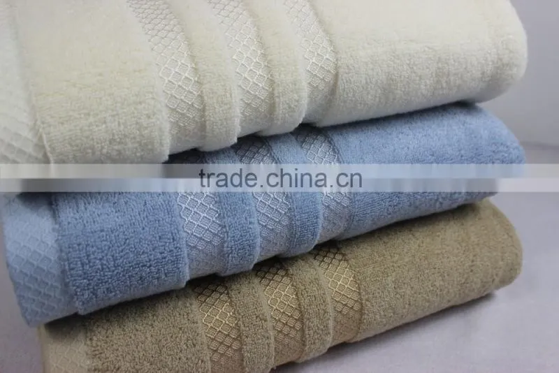 China 70x146cm 420g 16s siro spinning cheap bath towels wholesale with dobby border