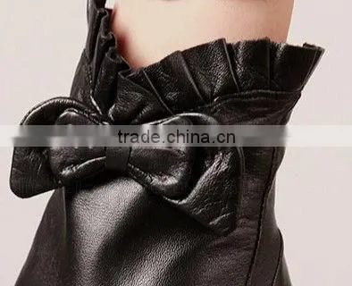 lady's winter docorating gloves leather