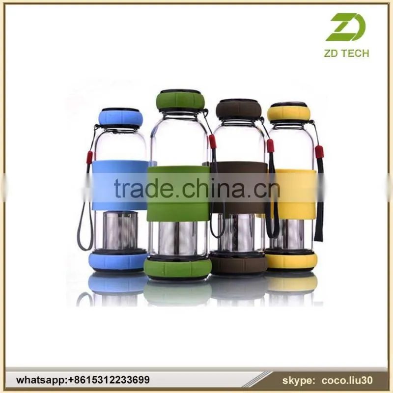 Wholesale Fancy Glass Water Bottle Infuser Custom Borosilicate Glass Water Bottle with Silicone Sleeve ZDS2009
