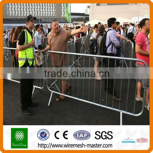 Hot Dipped Galvanized Silver Spray Concert Crowd Barrier / Crowd Control Barrier