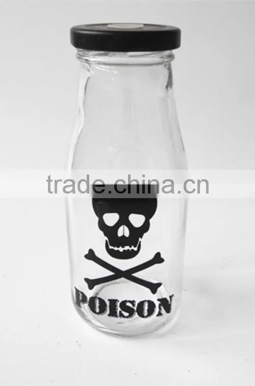 black skull head decorate glass bottle for juice or liquior with metal lid straw