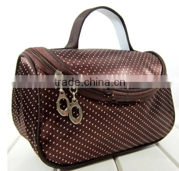 Leisurely fashion large patent-leather cosmetic bag featuring dumplings shape