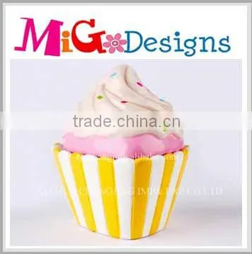 New Arrival Ceramic Cupcake Heart On The Cover Novelty Cookie Jar