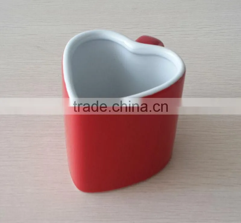 Factory directly wholesale nice stoneware red heart shape mug