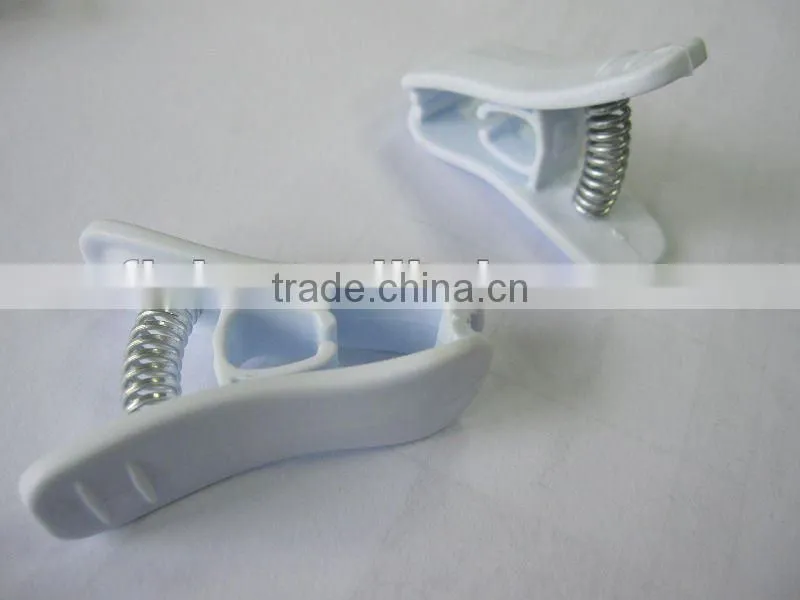 NEW DESIGN REMOVABLE PLASTIC HANGER CLIP