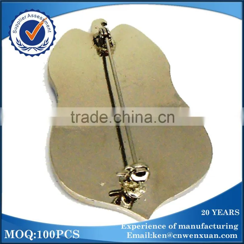 Metal badge making machine