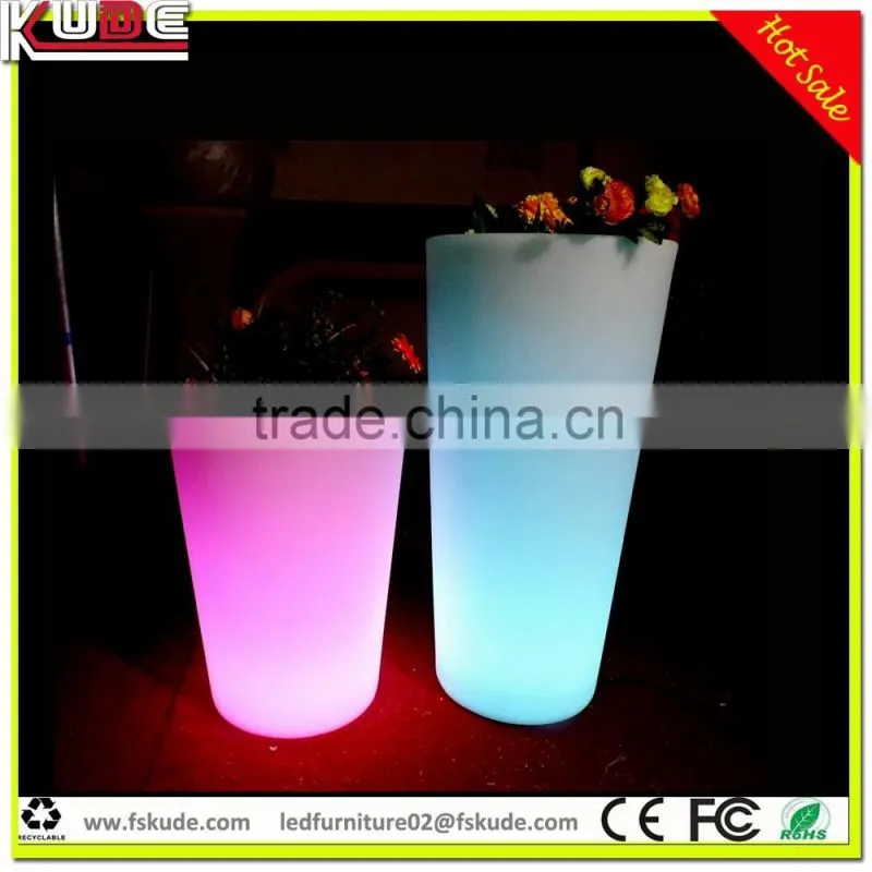 IP65 waterproof LED light PE plastic planter and flower pot with RGB lighting