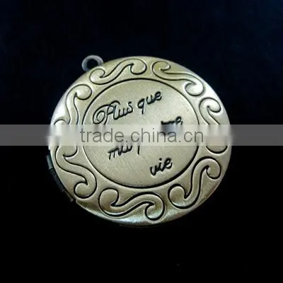 32mm brass bronze vintage antiqued French plus que ma propre vie round photo locket pendant 1111036