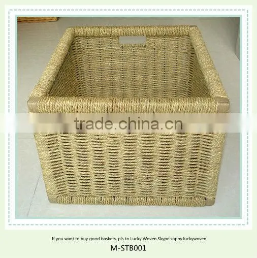 Cups shaped wicker basket with handle