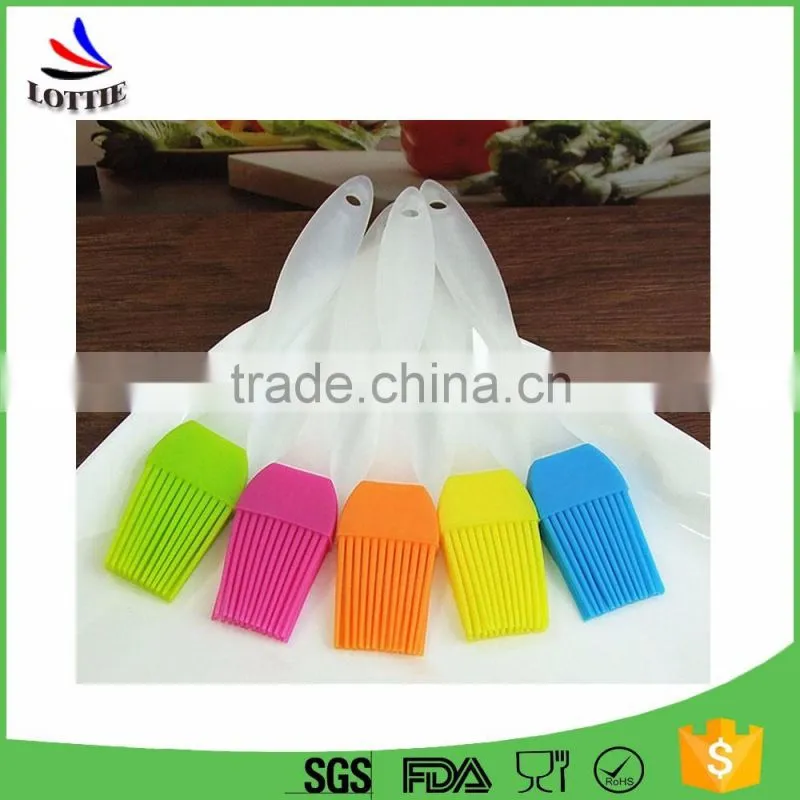 China Manufacturers kitchenware tools silicone pastry spatulas with Wooden handle